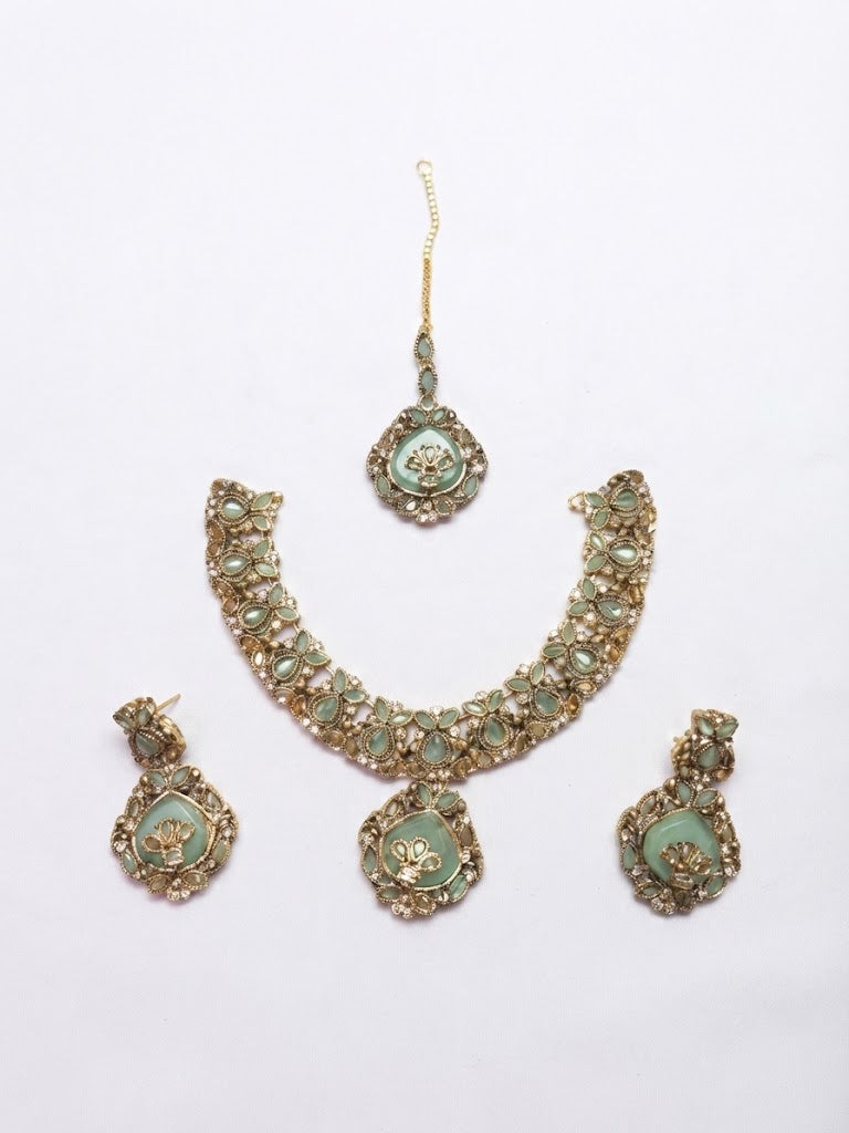Lotus Kundan Floral Bridal Choker Jewellery Set – Necklace, Earrings & Maang Tikka